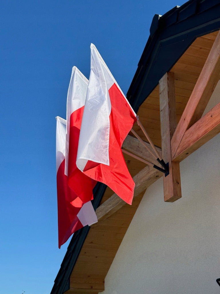 Flaga Flagi Polski 150x90cm z kijem i uchwytem czarnym potrójnym komplet